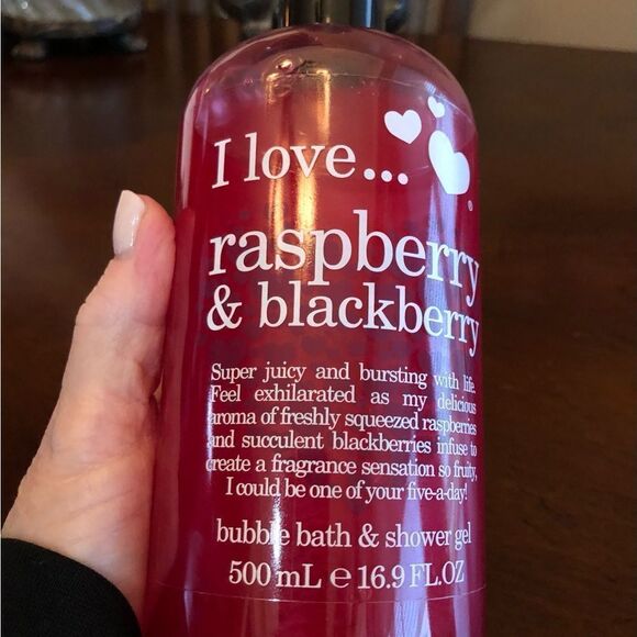 I LOVE ... - NWT - Raspberry &  Blackberry Bubble Bath & Shower Gel. 16.9 fl. oz - Picture 3 of 13